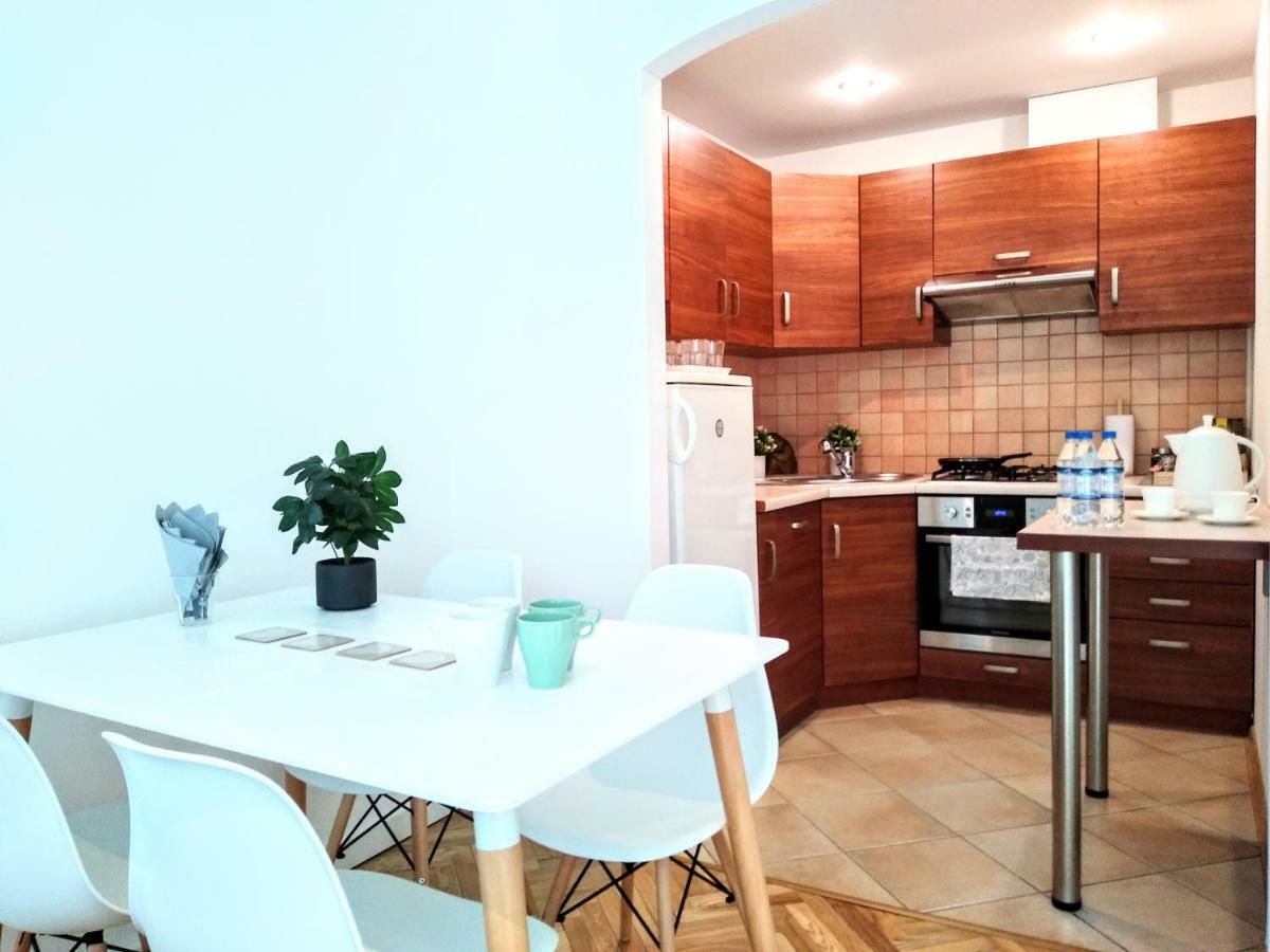 Chill & Explore By Cooee Apartments วอร์ซอ ภายนอก รูปภาพ