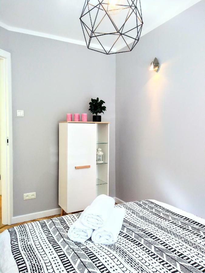 Chill & Explore By Cooee Apartments วอร์ซอ ภายนอก รูปภาพ
